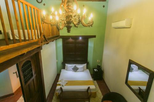 سرير أو أسرّة في غرفة في Hotel Casa del Consulado