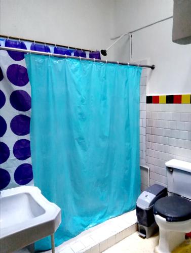 Ένα μπάνιο στο Hostal Azul Puebla