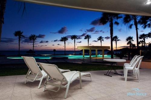 Beach Condo with Pool in Playa Blanca
