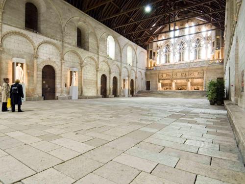 a large room with a large stone floor in a building at hotelF1 Poitiers Nord Futuroscope in Chasseneuil-du-Poitou