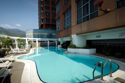 
المسبح في Berjaya Penang Hotel أو بالجوار

