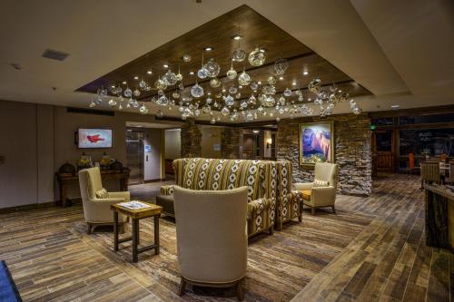 a lobby with a waiting room with chairs and chandeliers at Holiday Inn Express Springdale - Zion National Park Area, an IHG Hotel in Springdale