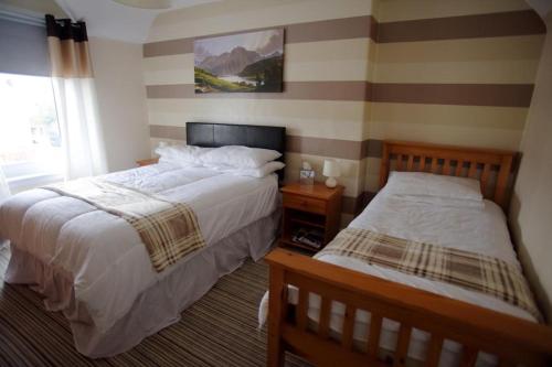 A bed or beds in a room at OYO Inverour Guest House 