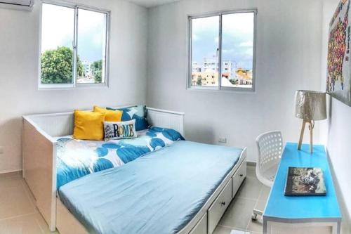 Postel nebo postele na pokoji v ubytování Modern 3 Bedroom Apt with Wifi and AC Near Airport and Major Areas
