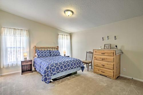 Krevet ili kreveti u jedinici u objektu Private Home Less Than 20 Mi to Laramie Fish, Hike and Bike