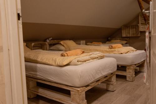 a room with three bunk beds in a room at Agroturystyka Nad Jeziorem-Osada Indiańska in Czchów