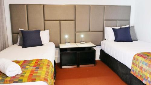 Кровать или кровати в номере Country Capital Motel