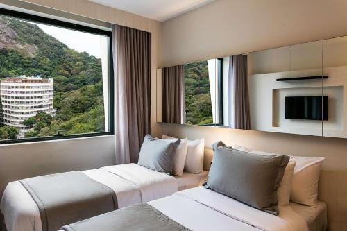 Pemandangan gunung umum atau pemandangan gunung yang diambil dari hotel
