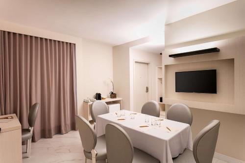 Televisyen dan/atau pusat hiburan di Nobile Hotel Copacabana Design