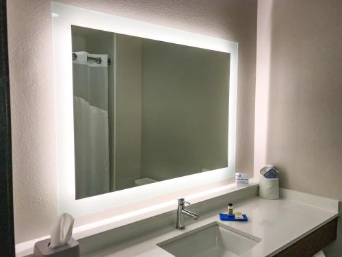 O baie la Holiday Inn Express & Suites Lubbock West, an IHG Hotel