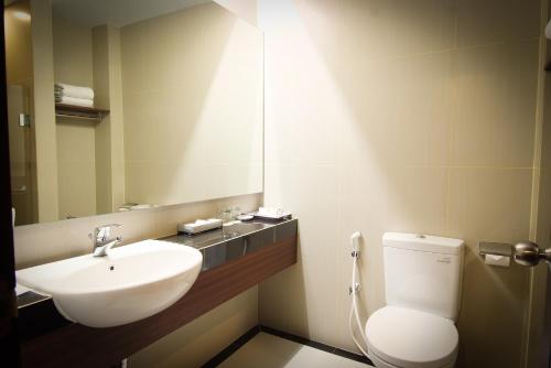 Koupelna v ubytování Angkasa Garden Hotel