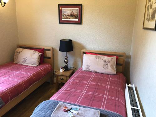 Letto o letti in una camera di Castle Walk Bed & Breakfast