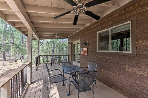 a screened porch with a table and chairs on it at 1 Mi to Rainbow Lake Newly Built and Woodsy Retreat in Lake of the Woods