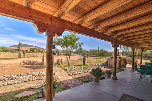 Φωτογραφία από το άλμπουμ του Pet-Friendly Cave Creek Villa with Backyard Oasis! σε Cave Creek