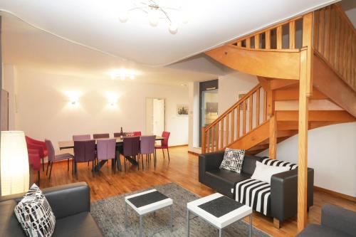 Appartement Bartholdi en Duplex avec Terrasse - 4 Chambres et 3 Salles de Bains - 165 m²