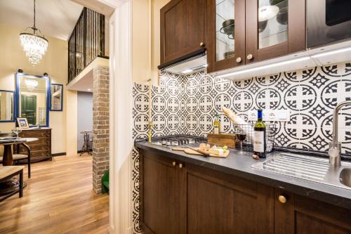 Unique & Stylish - Home of Traveler in City Center 1066 Budapest, Dessewffy utca 26 kép - 3