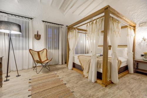 Postel nebo postele na pokoji v ubytování Alachi Hotel