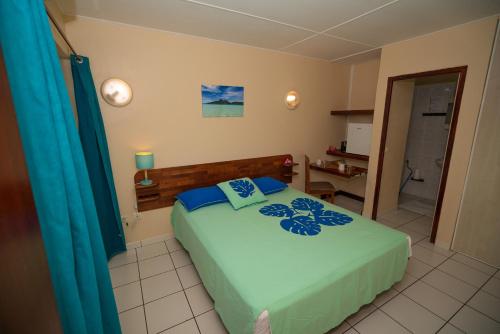 a bedroom with a large bed and a bathroom at BORA BORA HOLIDAY'S LODGE in Bora Bora