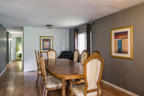 a dining room with a wooden table and chairs at Mountain Trail Lodge and Vacation Rentals in Oakhurst
