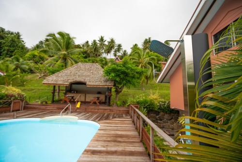 a house with a swimming pool next to a house at BORA BORA HOLIDAY'S LODGE in Bora Bora
