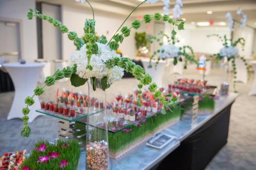 a display of flowers in vases on a table at Holiday Inn Orlando International Airport by IHG in Orlando