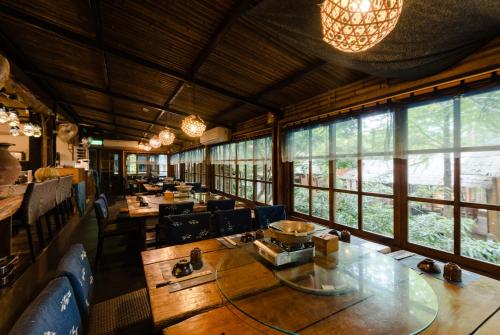 Zhou Ye Cottage tesisinde bir restoran veya yemek mekanı