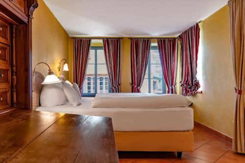 a bedroom with two beds and a large window at Romantik Jugendstilhotel Bellevue in Traben-Trarbach