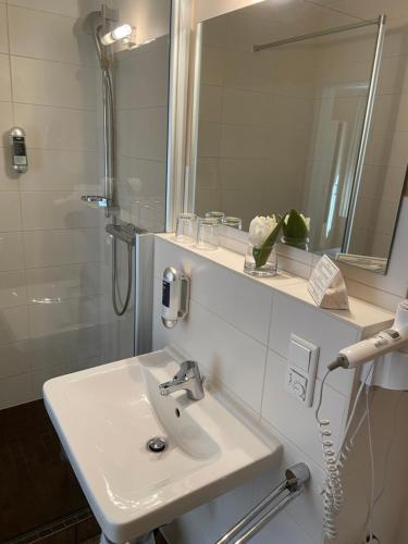 a bathroom with a sink and a mirror at Weingut Jan Ulrich in Diesbar-Seusslitz