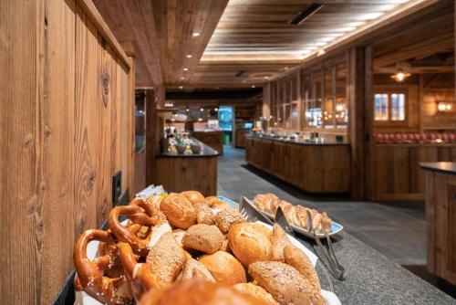 Comida en o cerca de este hotel