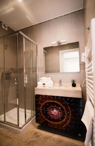 a bathroom with a shower and a sink at La Casa dels Abeuradors in Gandesa