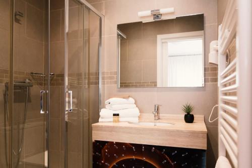 a bathroom with a sink and a shower at La Casa dels Abeuradors in Gandesa