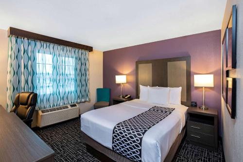 La Quinta Inn & Suites by Wyndham Las Vegas Nellis Image