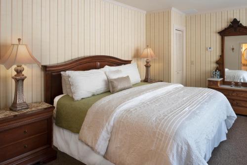 a bedroom with a large bed with white sheets and pillows at The Inn at Thorn Hill in Jackson