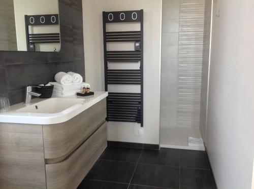 a bathroom with a sink and a mirror at La Clé du Puy in Cabariot