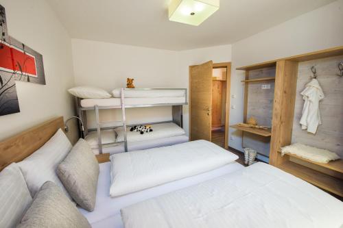 a bedroom with two beds in a room at Bergparadies - inklusive Eintritt in die Alpentherme in Dorfgastein