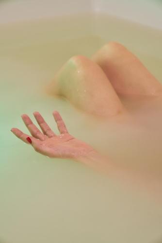 a person with their hand in a bath tub at Podere di Moiata in Campestri