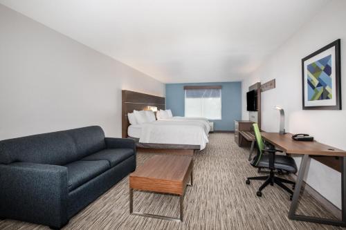 Foto dalla galleria di Holiday Inn Express & Suites Yosemite Park Area, an IHG Hotel a Chowchilla