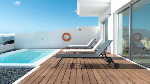 Piscina di CalaLanzarote Suites Hotel - Adults Only o nelle vicinanze