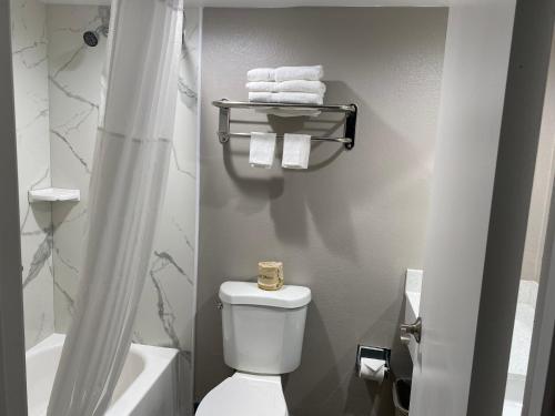 a bathroom with a toilet and a shower and towels at Motel 6 Bullhead City, Az - Laughlin in Bullhead City