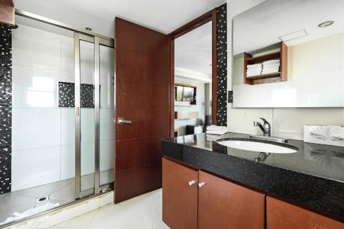 a bathroom with a sink and a shower at Ocean Dream Cancun by GuruHotel in Cancún