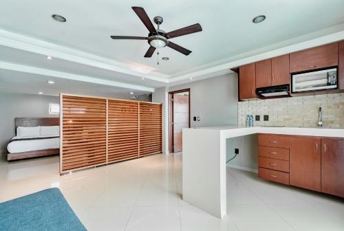 a kitchen with a ceiling fan in a house at Ocean Dream Cancun by GuruHotel in Cancún
