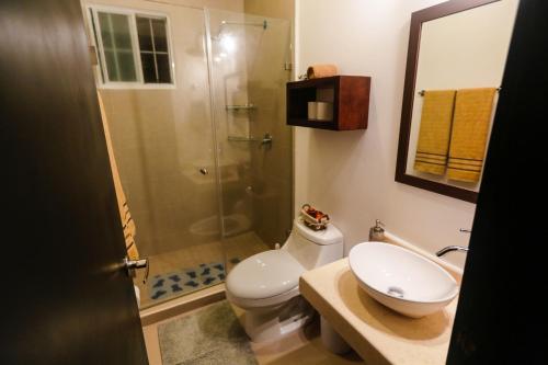 Koupelna v ubytování Casa Rosa Smart House