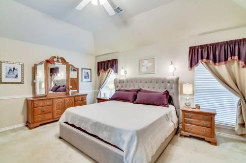 a bedroom with a large bed and a mirror at PRIVATE POOL w/Full Amenities by BLD & Joe Pool LK in Mansfield