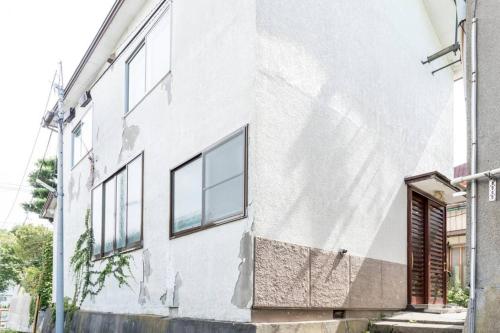 Το κτήριο όπου στεγάζεται  η παραθεριστική κατοικία