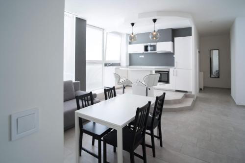 Η κουζίνα ή μικρή κουζίνα στο Apartments Kopečná with parking
