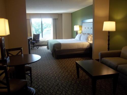 Gallery image of Holiday Inn Express and Suites Winchester, an IHG Hotel in Winchester