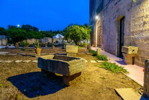 Taman di luar Residenza Storica PARCO LANOCE