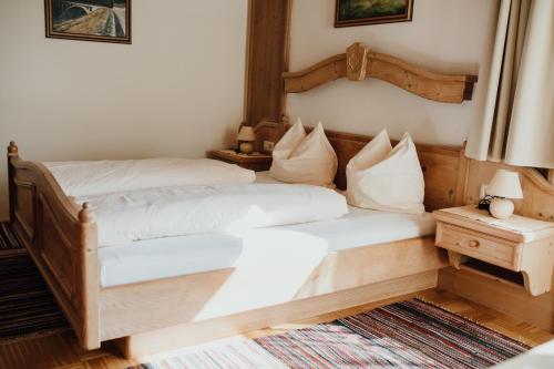 Кровать или кровати в номере Landhof Waidegger Wirt - Hotel, Restaurant, Bar