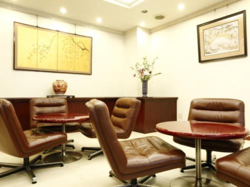 a waiting room with chairs and a table at Hotel New Ueno in Tokyo