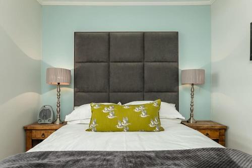 Ένα ή περισσότερα κρεβάτια σε δωμάτιο στο The Apex Rosebank - Building with generator